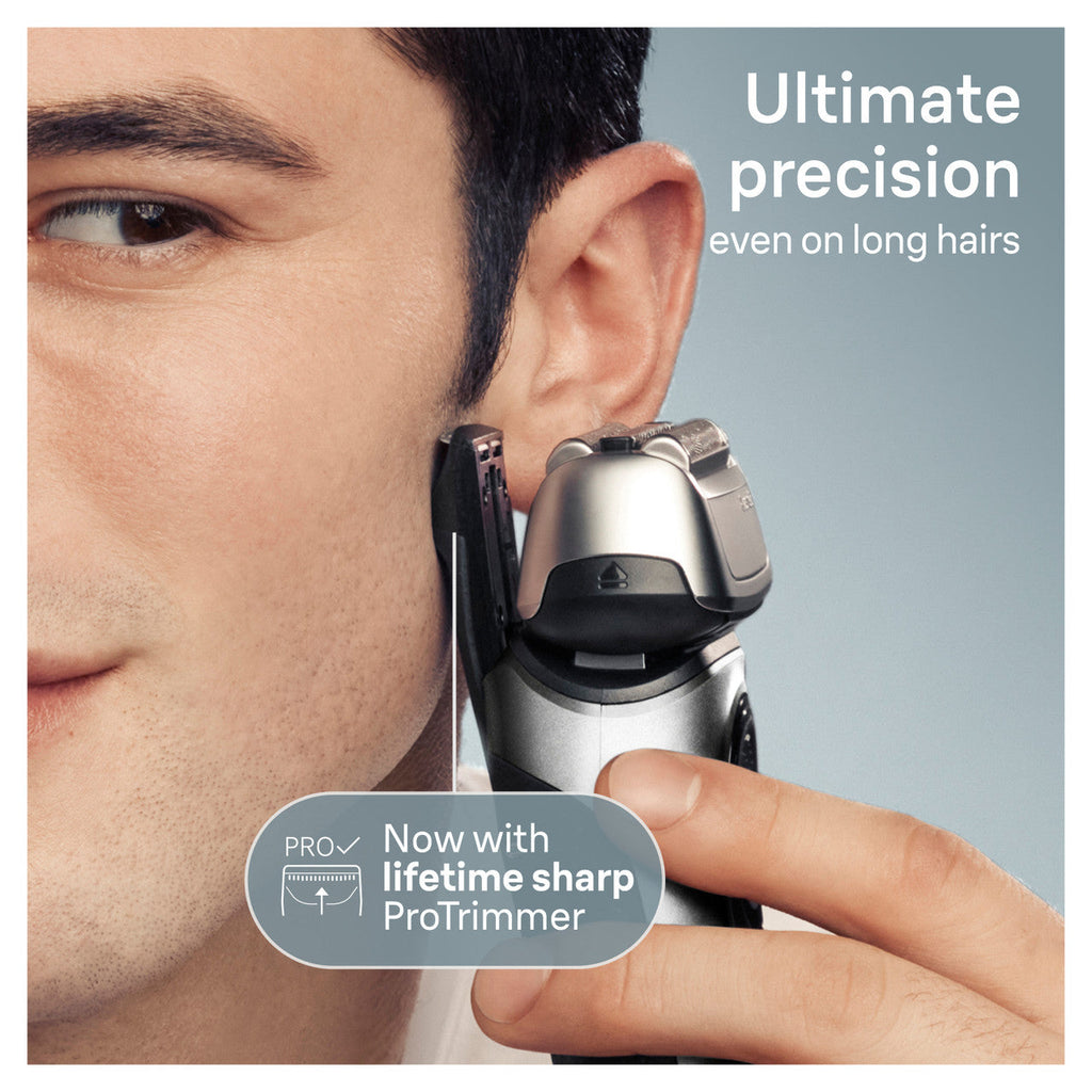 Series 8 Electric Shaver with PowerCase and 5-in-1 SmartCare Center 8577cc
